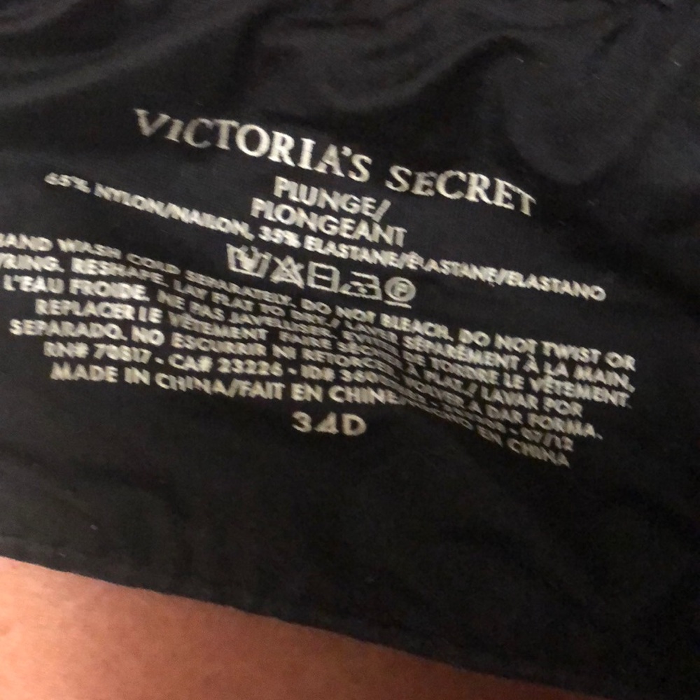 Victoria Secret Bra - Picture 2 of 2